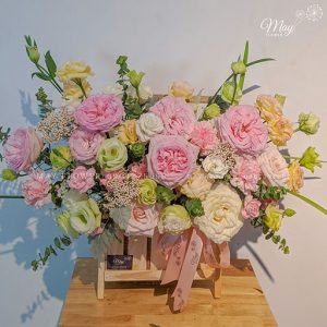 Lẵng hoa ngày khác lạ