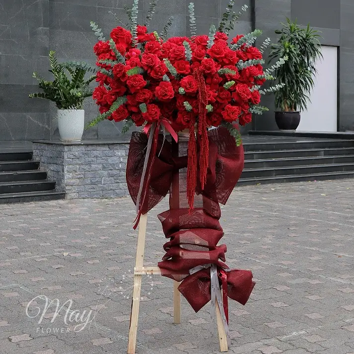 Kệ hoa khai trương tone đỏ rực rỡ